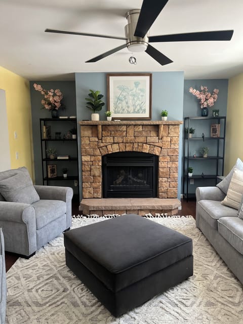 1st living room, main floor, fireplace, 2 armchairs, 1 couch