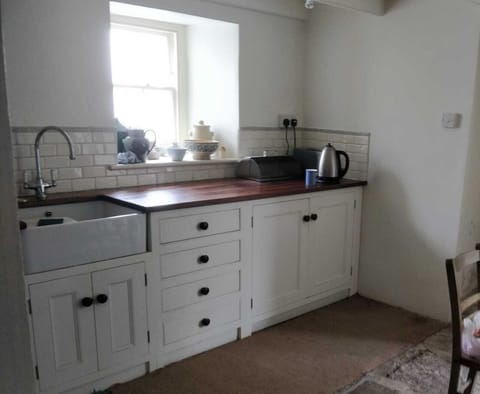 Kitchen fitted with everything you need to cater for eight 