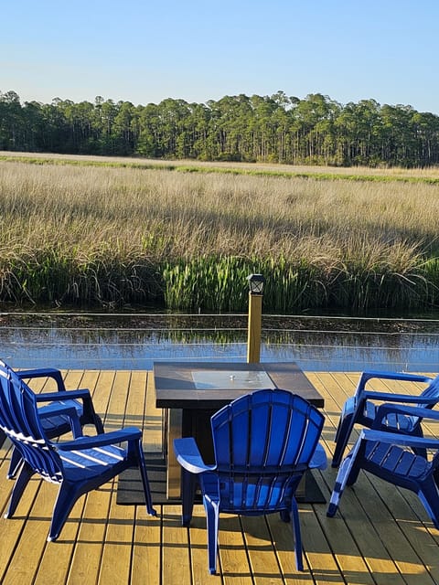 Chill with friends and family! HUGE DECK.