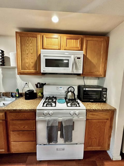 Microwave, gas stove & Oven