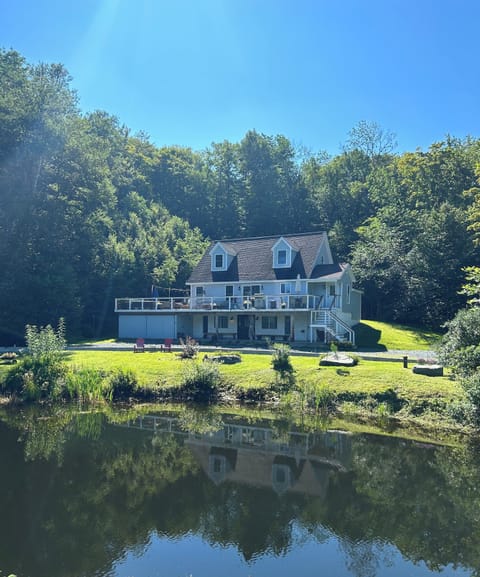 3 bedroom house with natural pond and directly across from Harriman Reservoir 