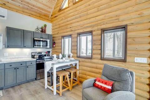 Dining Area | Dishware & Flatware Provided