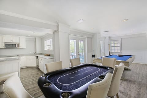 20-Holiday-Isle-Serenity-Poker-Table