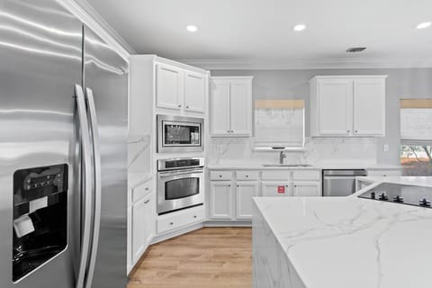 06-Sable-Pointe-West-101-Kitchen-Alt