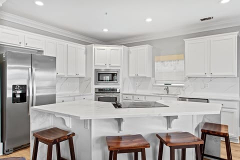 05-Sable-Pointe-West-101-Kitchen