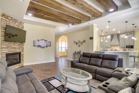 Tomball Vacation Rental | 4BR | 3BA | 2,433 Sq Ft | Half Step Required