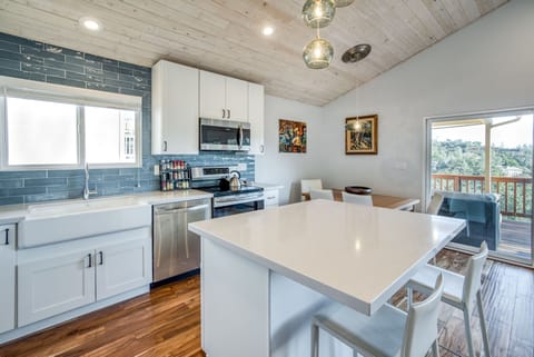 Modern kitchen recently remodeled with new appliances