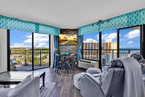 take in the view of both balconies