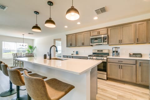 Kitchen | Complimentary Coffee & Tea | Toaster | Dishware & Flatware