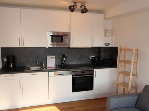 Cabinetry, Kitchen Sink, Sink, Countertop, Tap, Property, Kitchen Stove, Kitchen Appliance, Home Appliance, Wood