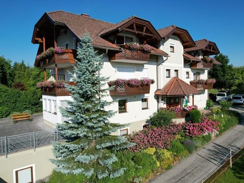 Lupinienweg - Fewo Nr.3 - Ferienwohnungen Petschnig Bed and Breakfast in Villach