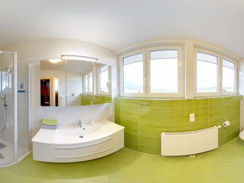 Suite Karglhof - Ferienwohnungen & Bungalows am Faaker See Kargl Farm Stay in Villach