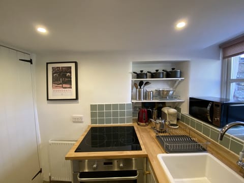 Fully equipped kitchen with garden view