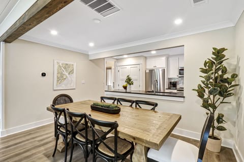 672 Queens Grant | Dining Table - 672 Queens Grant | Dining Table