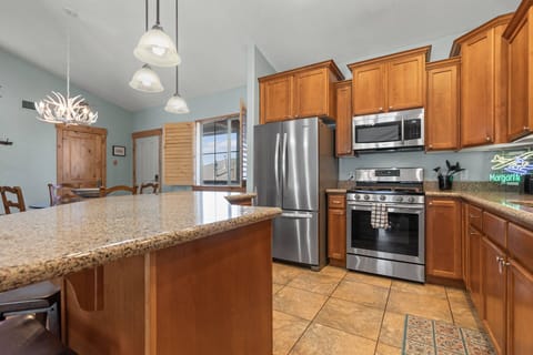Vacation Rentals in Park City at Bear Hollow Lodges 1401: Full kitchen with stainless steel appliances