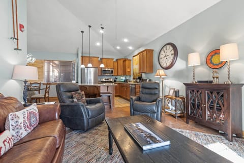 Vacation Rentals in Park City at Bear Hollow Lodges 1401: Living room view into the kitchen