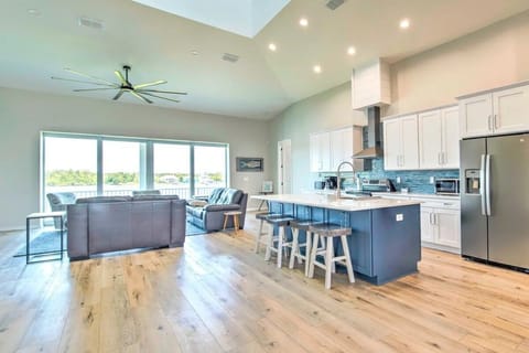 Kitchen / Living room