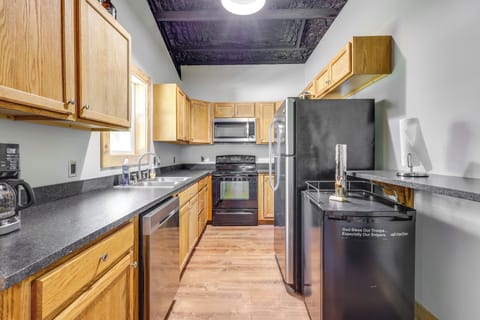 Kitchen | Equipped w/ Cooking Basics