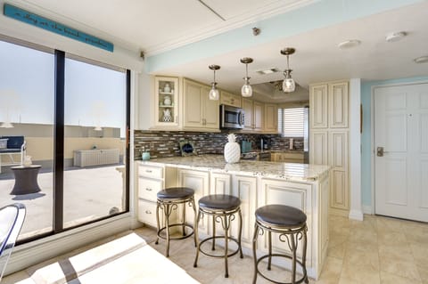 Kitchen | Main Level | Dishwasher | Coffee Maker | Spices