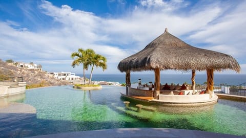 Fundadores 121 - Villa pool and seating area
