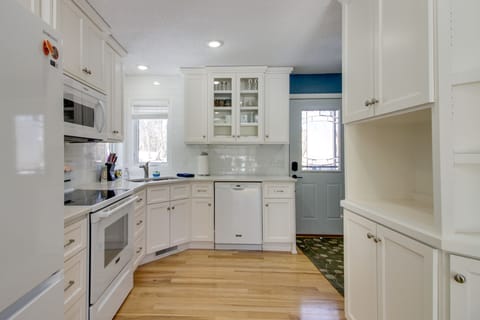 Kitchen | Cooking Basics | Paper Towels/Trash Bags Provided