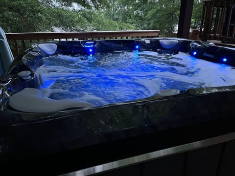 Hot tub, an ideal way to unwind and destress after a day filled with activities.