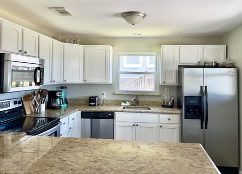 Fully equipped kitchen with service for 12. There are also plastic plates etc.