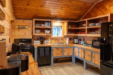 This kitchen doesn’t just serve food — it serves calm.