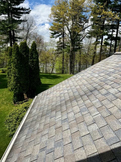 Upstairs bedroom #3
1 queen bed
Large closet
Lake view