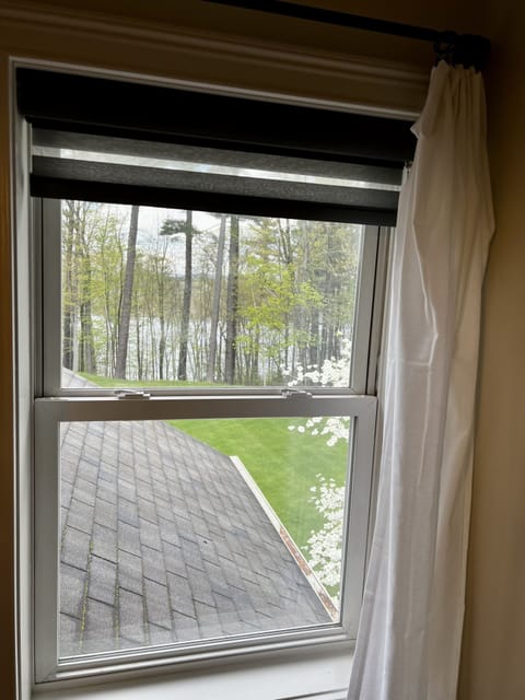 Upstairs bedroom #2
1 queen bed
Large closet
Lake view