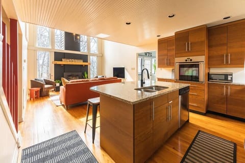 Kitchen (first floor)