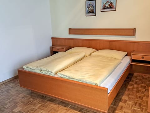 Furniture, Comfort, Picture Frame, Bed Frame, Wood, Building, Flooring, Bed, House, Floor