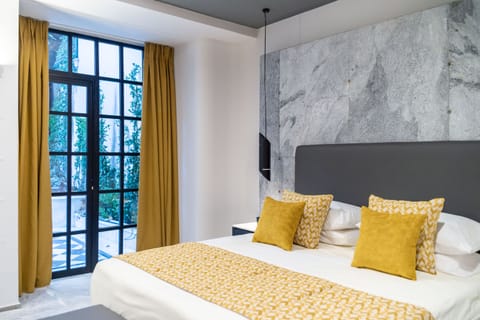 Queen Size Bedroom