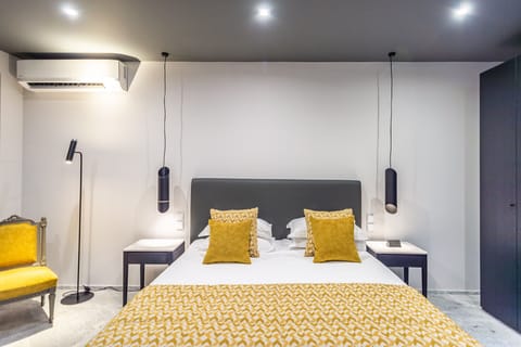 Queen Size Bedroom
