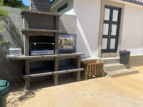 BEARBECUE, MOURINHO POOL BEACH HOUSE