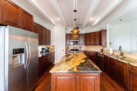 Kitchen - Walker Luxury Vacation Rentals