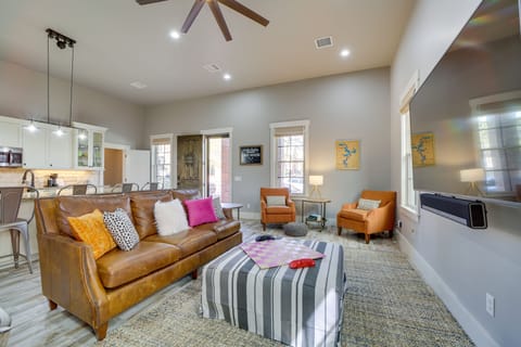 Living Room | Free WiFi | Smart TVs | Central A/C