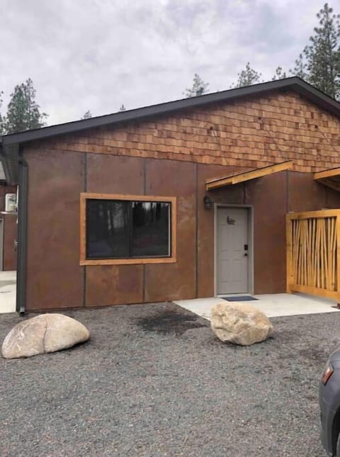 Left side of unit, Bear unit.  Bear on door.