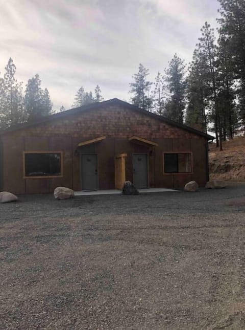 Front view that you see on approach. Parking is directly in front of your door.