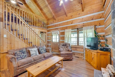 Gatlinburg Vacation Rental | 1BR | 1.5BA | 600 Sq Ft | Stairs Required to Access
