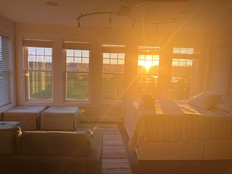 Sunset from the top floor bedroom
☀️