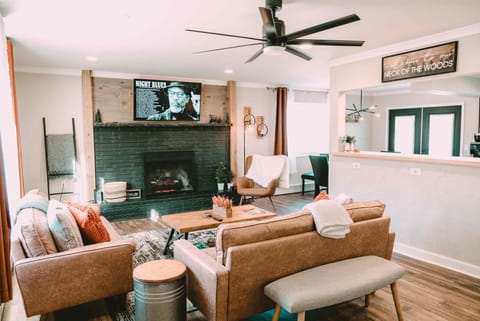 Upstairs Cozy Living Area