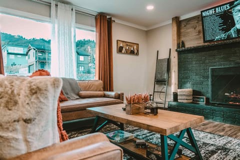 Upstairs Cozy Living Area