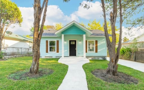 Cute, Remodeled house in a quiet, established neighborhood.