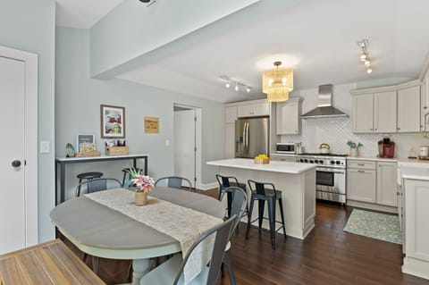 Enjoy a meal in our fully stocked chef's kitchen, including a 6-burner gas range