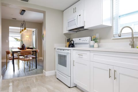 Cook like a pro with our complete kitchen setups – because the right tools make all the difference.