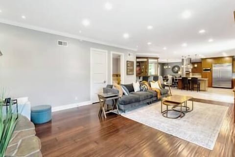 9d7b78b8 a150 4ec2 b14c 725ebe6313f2