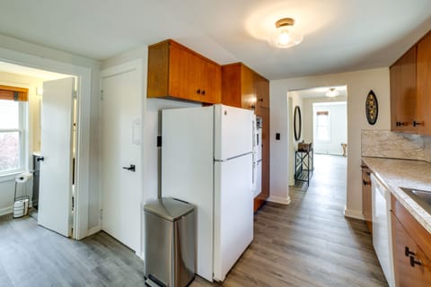 Kitchen | Coffee Maker | Dishwasher | Dishware & Flatware