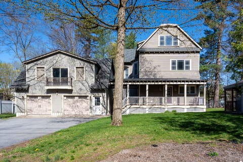House Exterior - visitor parking available in the driveway
