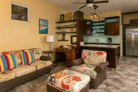 Garden Level Apartment - Privacy if desired!